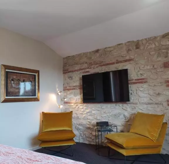 اتاق سوپریور با چشم‌انداز کوهستان, Auberge Du Roua
