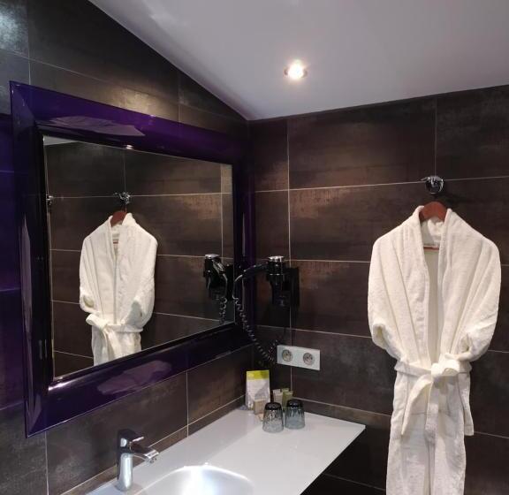 Номер Комфорт Вид на Бассейн, Auberge Du Roua