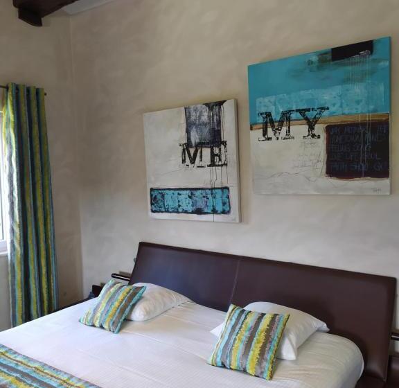 Номер Комфорт Вид на Бассейн, Auberge Du Roua