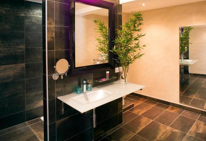 Номер Комфорт Вид на Бассейн, Auberge Du Roua