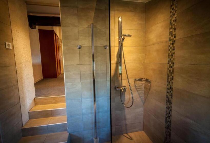 Номер Комфорт Вид на Бассейн, Auberge Du Roua