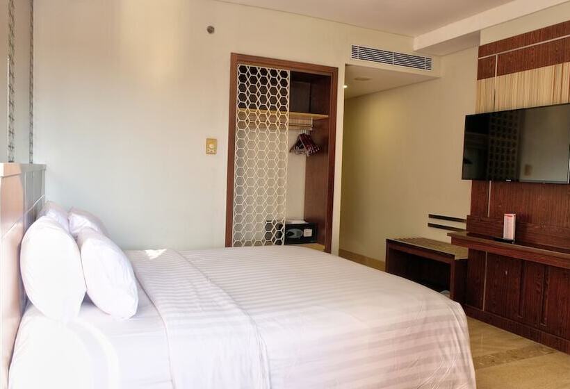 Номер Deluxe Вид на Бассейн, Claro Makassar Hotel & Convention