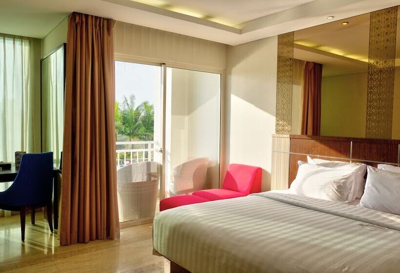 Номер Deluxe Вид на Бассейн, Claro Makassar Hotel & Convention