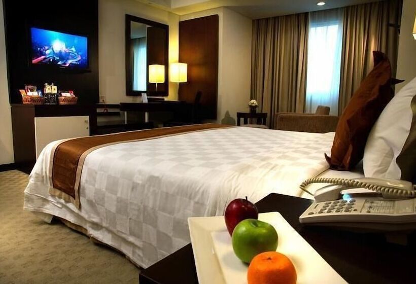 Полулюкс, Claro Makassar Hotel & Convention