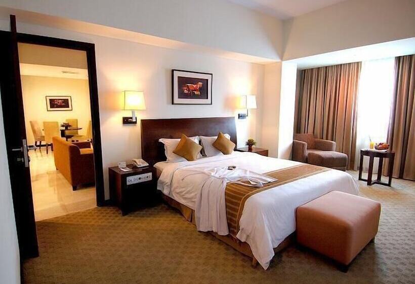 Полулюкс, Claro Makassar Hotel & Convention