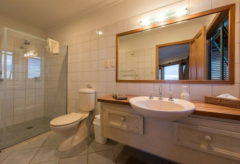 اتاق استاندارد با تخت دوبل و چشم‌انداز دریا, Cliff Edge By The Sea