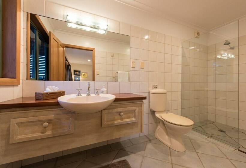 اتاق استاندارد با تخت دوبل و چشم‌انداز دریا, Cliff Edge By The Sea