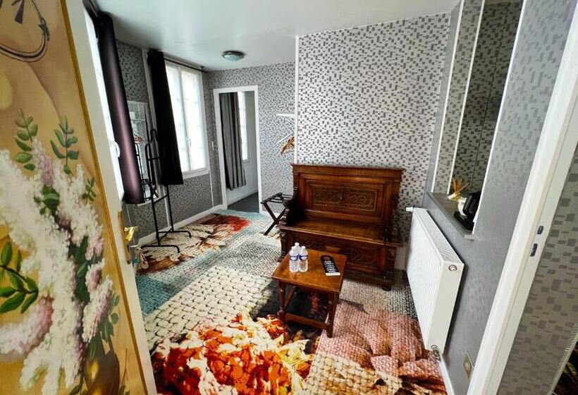 غرفة قياسية ثلاثية, De La Poste