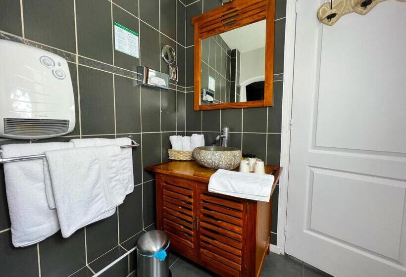 غرفة قياسية ثلاثية, De La Poste