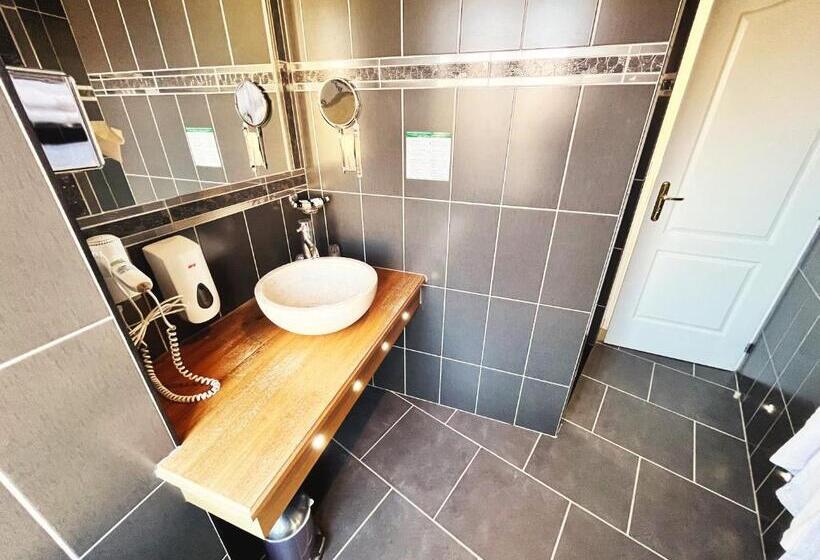 غرفة كومفورت, De La Poste