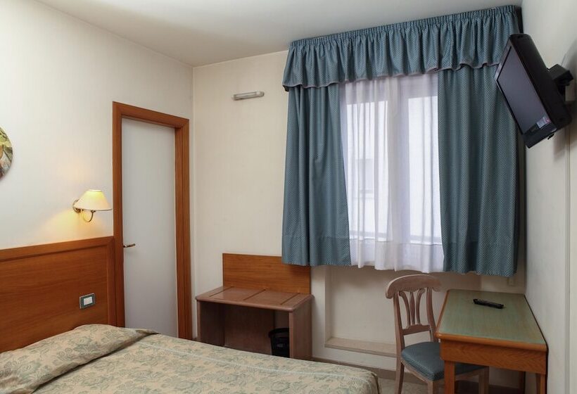 اتاق استاندارد یک نفره, Donatello