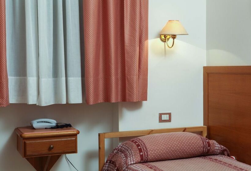 اتاق استاندارد یک نفره, Donatello