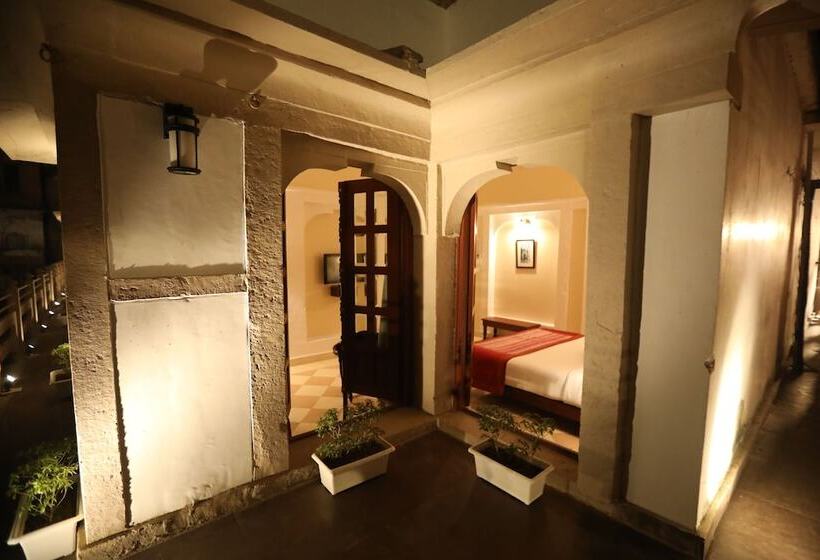Deluxe room with river view, Guleria Kothi At Ganges