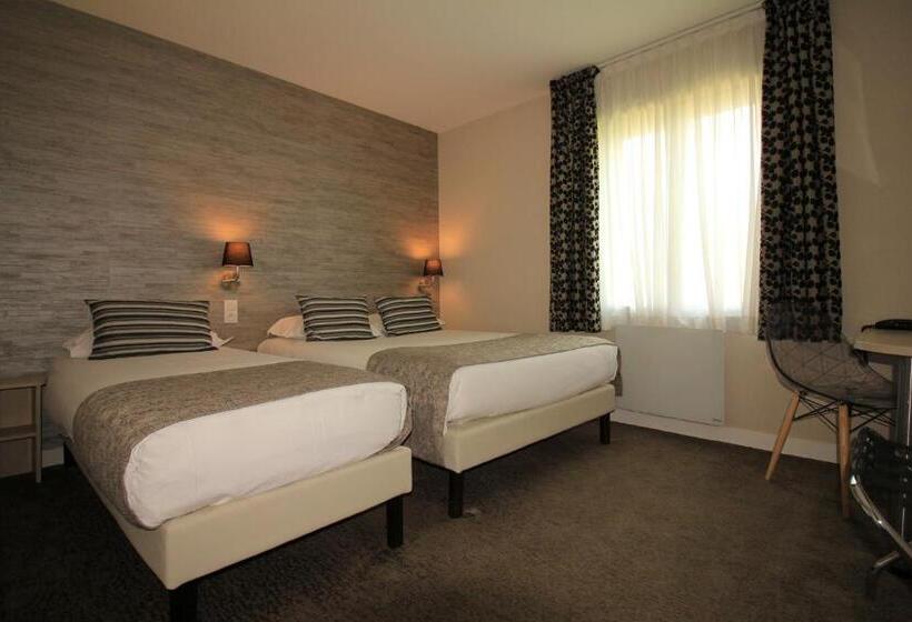 Номер Стандарт Трехместный, Logis Hôtel Lodge La Valette