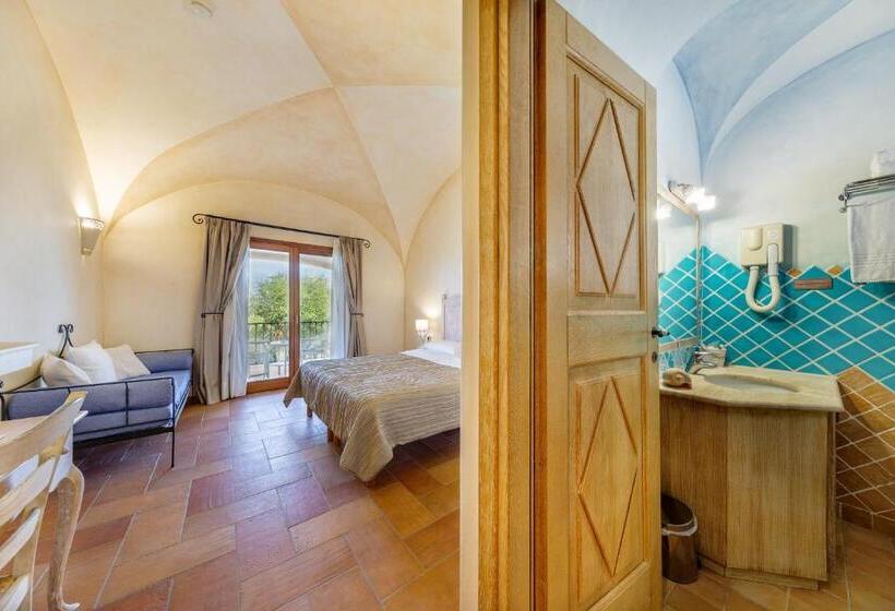 חדר סופריור לשלושה, Moma Hotel Cannigione