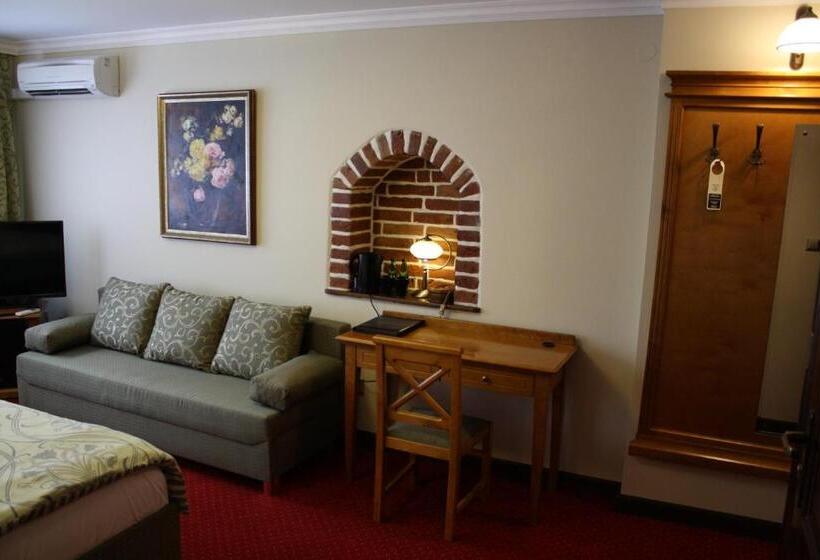 اتاق اکونومی, Petite Fleur   Adults Only ! Air Conditioning !