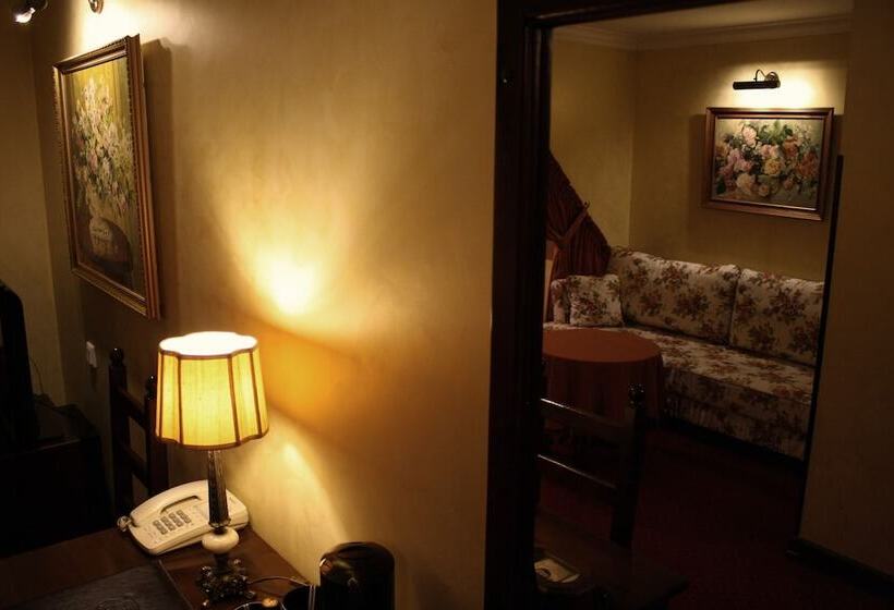 اتاق سوپریور سه تخته, Petite Fleur   Adults Only ! Air Conditioning !