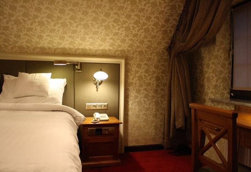 اتاق سوپریور سه تخته, Petite Fleur   Adults Only ! Air Conditioning !