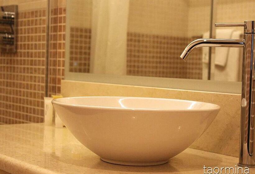 Номер Superior, Taormina Brussels Airport