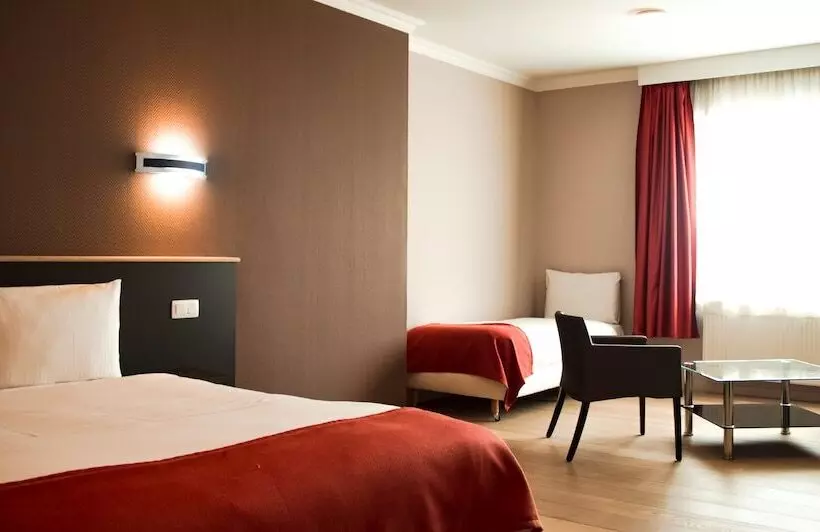 اتاق استاندارد سه نفره, Taormina Brussels Airport