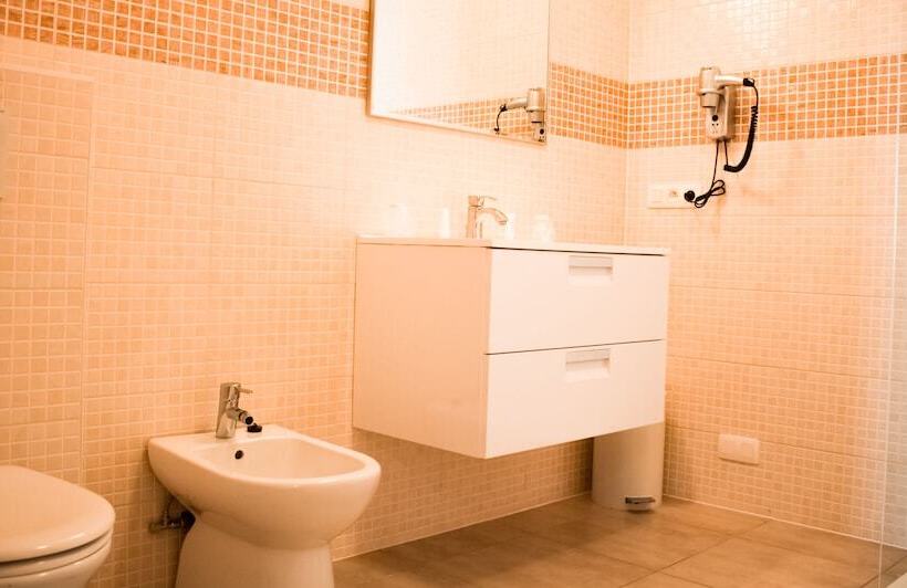 标准三人间, Taormina Brussels Airport