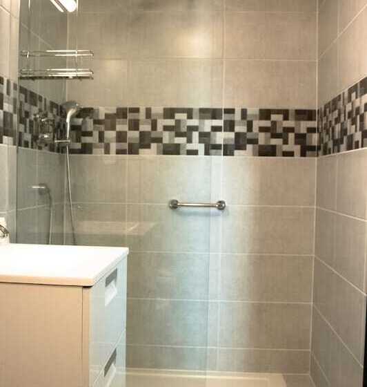 标准三人间, Taormina Brussels Airport