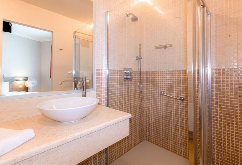 Номер Superior, Taormina Brussels Airport