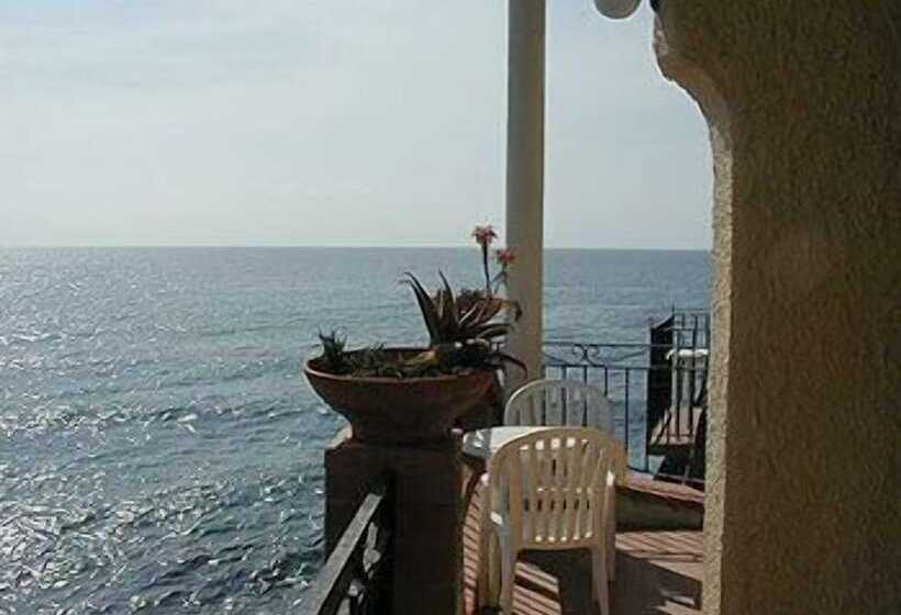 高级海景房, Umberto A Mare