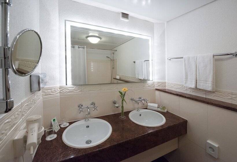 家庭间, Vier Jahreszeiten Am Schluchsee