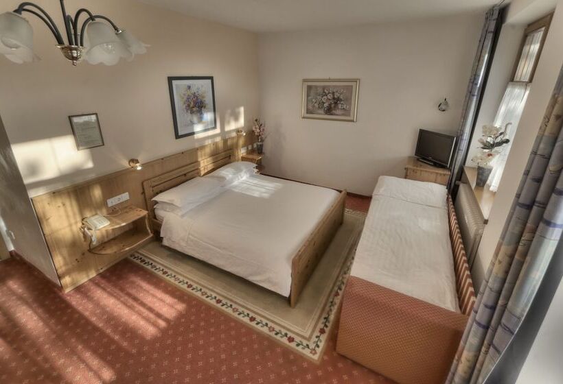 חדר סטנדרט לשלושה, Waldheim Belvedere