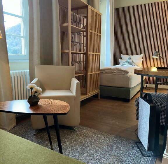 标准单人间, Zur Alten Brucke