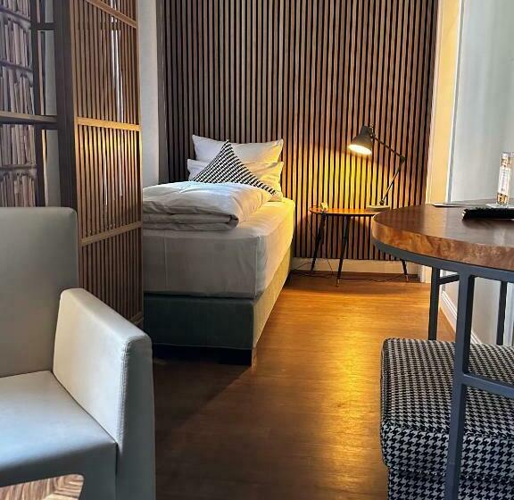 标准单人间, Zur Alten Brucke