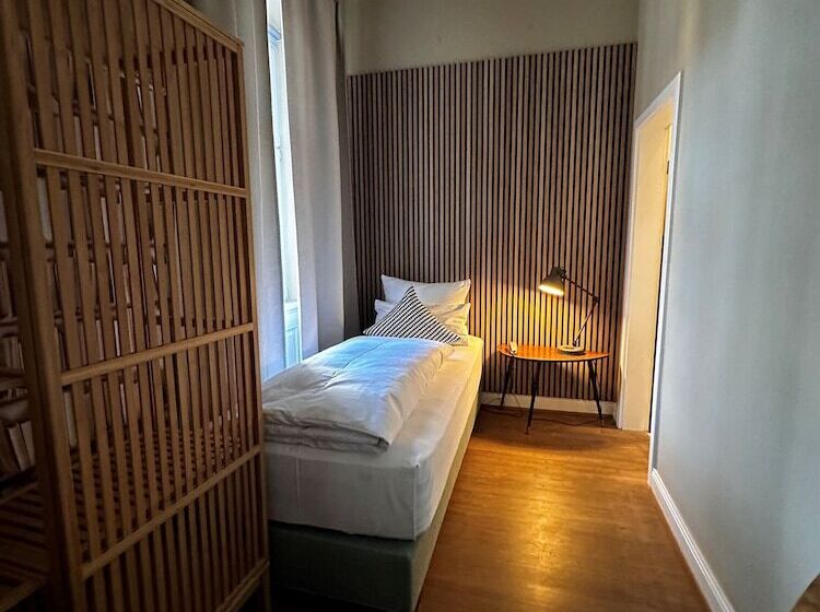 标准单人间, Zur Alten Brucke