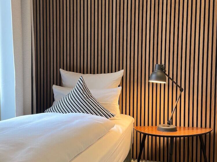 标准单人间, Zur Alten Brucke