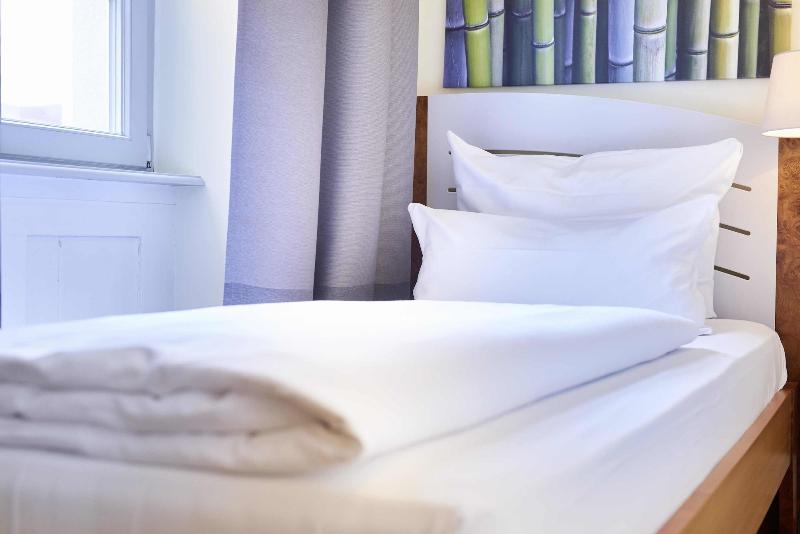 标准单人间, Zur Alten Brucke