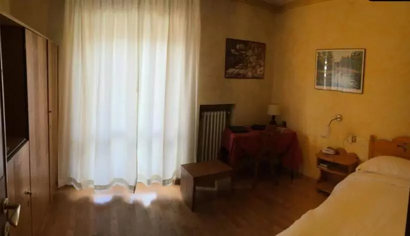 Standard Yhden Hengen Huone, Meuble Villa Neve