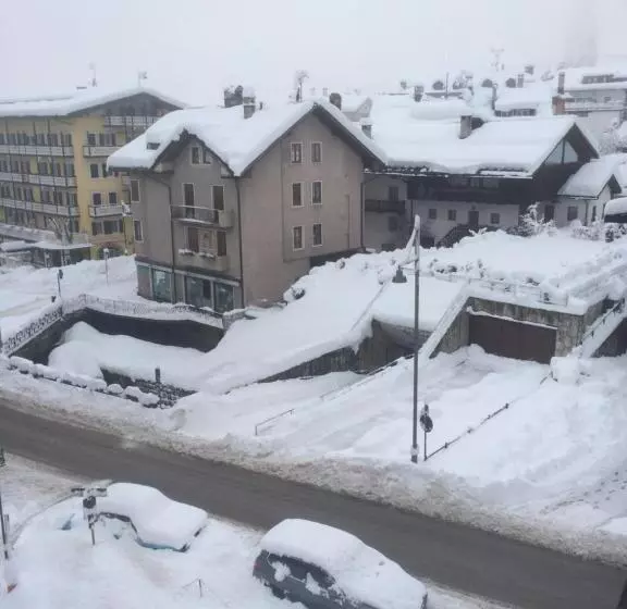 Perhehuone, Meuble Villa Neve