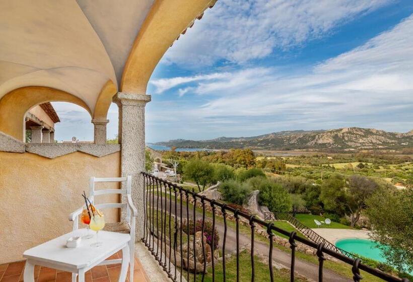 חדר סופריור לשלושה, Moma Hotel Cannigione