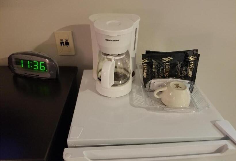 غرفة ديلوكس سرير كينج, Knights Inn Woodstock