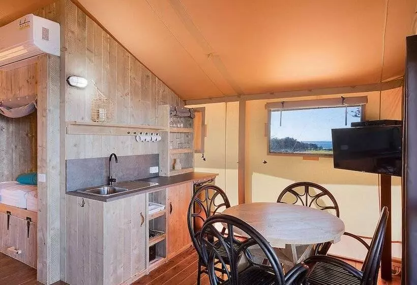 چادر با خدمات رفاهی استاندارد, Nrma Merimbula Beach Holiday Resort