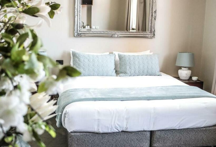 エクゼクティブルーム, Oscars Hotel And Cafe Bar