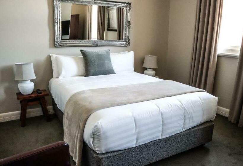 エクゼクティブルーム, Oscars Hotel And Cafe Bar