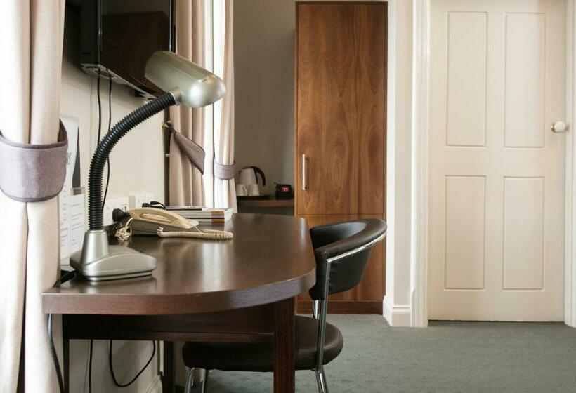 エクゼクティブルーム, Oscars Hotel And Cafe Bar