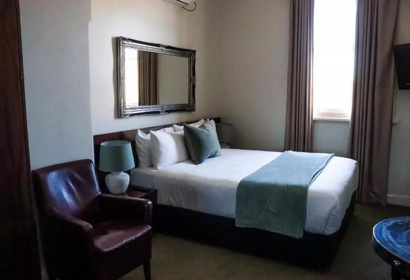 デラックスルーム, Oscars Hotel And Cafe Bar
