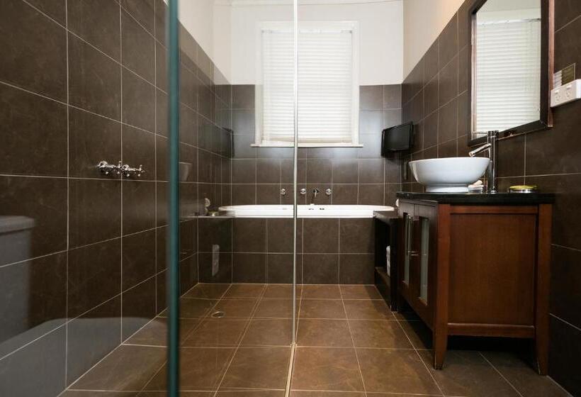 デラックスルーム, Oscars Hotel And Cafe Bar