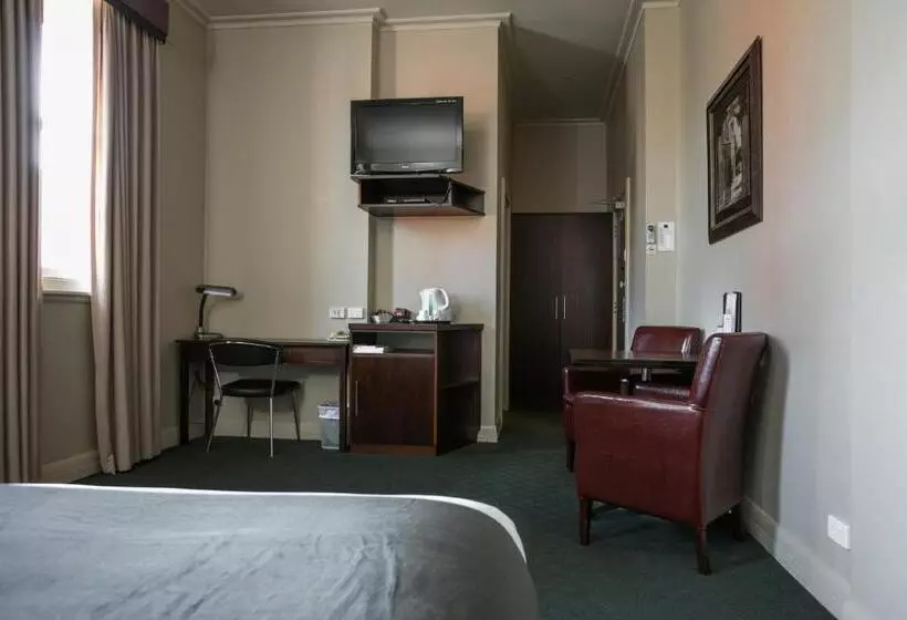 デラックスルーム, Oscars Hotel And Cafe Bar