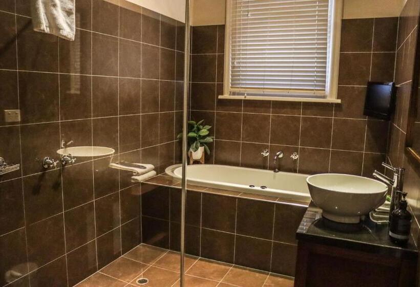 デラックスルーム, Oscars Hotel And Cafe Bar