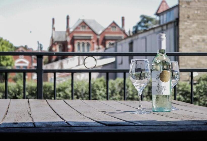 デラックスルーム, Oscars Hotel And Cafe Bar