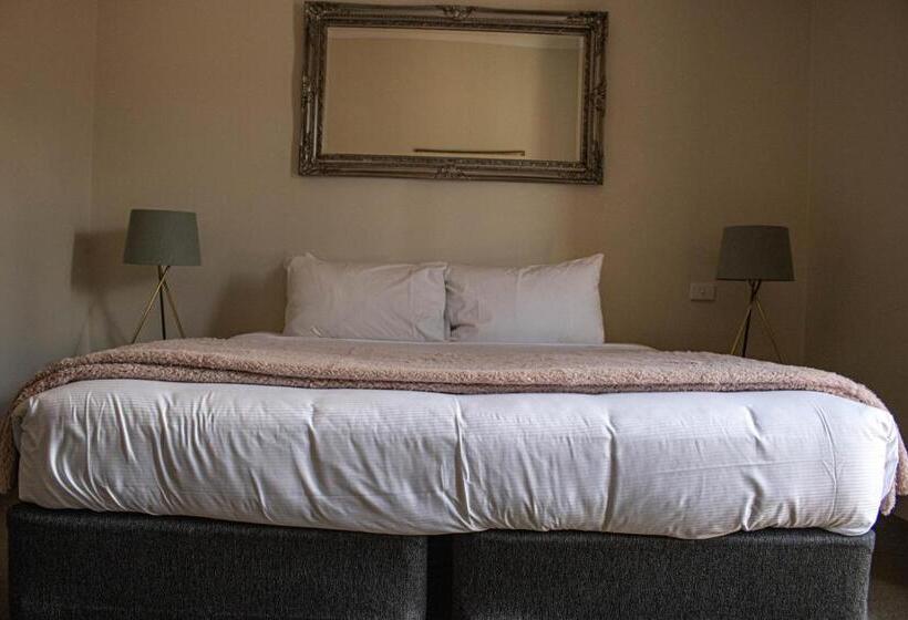 デラックスルーム, Oscars Hotel And Cafe Bar