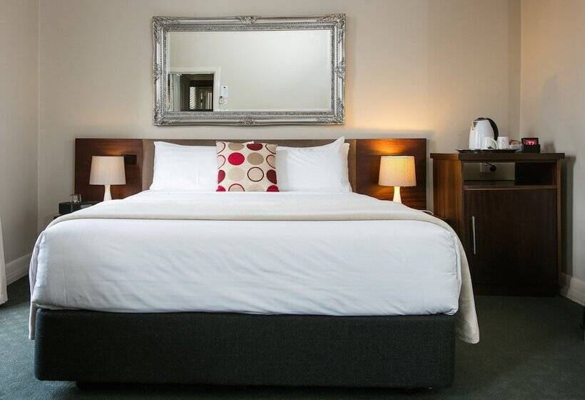 スタンダードスタジオ, Oscars Hotel And Cafe Bar